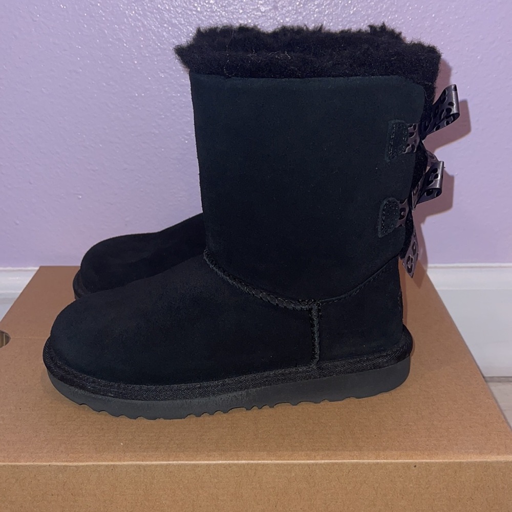 BRAND NEW Girls Black Ugg’s - Picture 9 of 16
